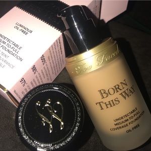 Too faced-(Warm Beige)